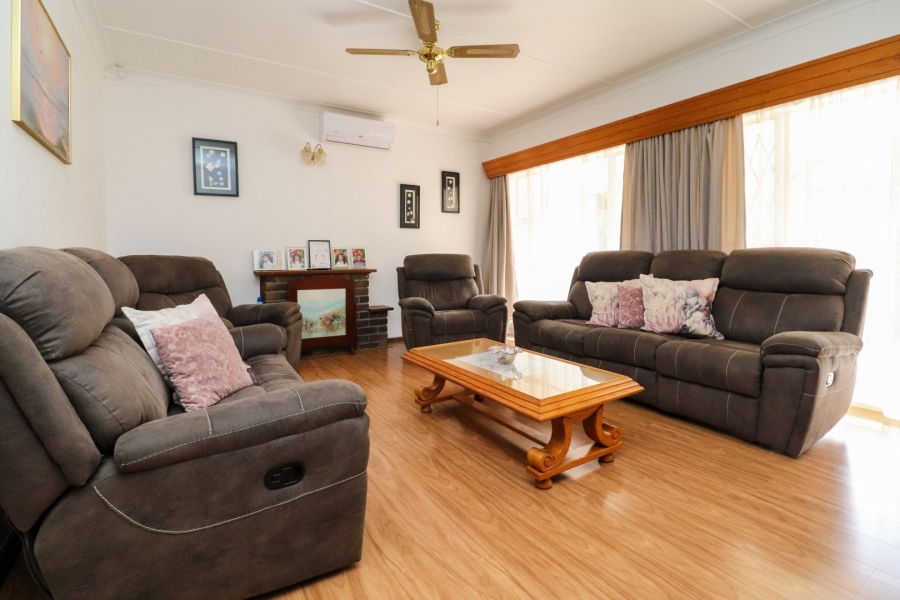 4 Bedroom Property for Sale in Flamwood North West